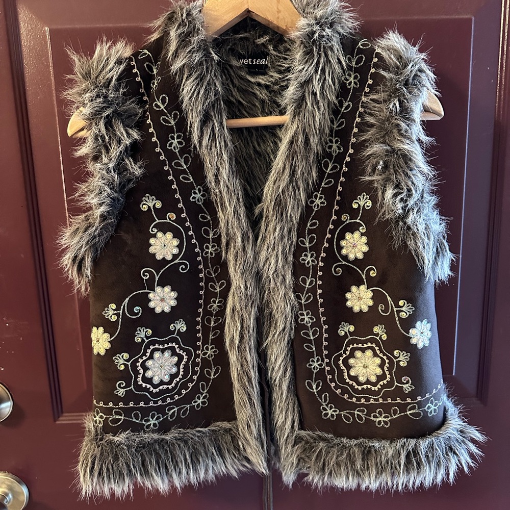 Vintage faux fur lined embroidered and embellished vest size small